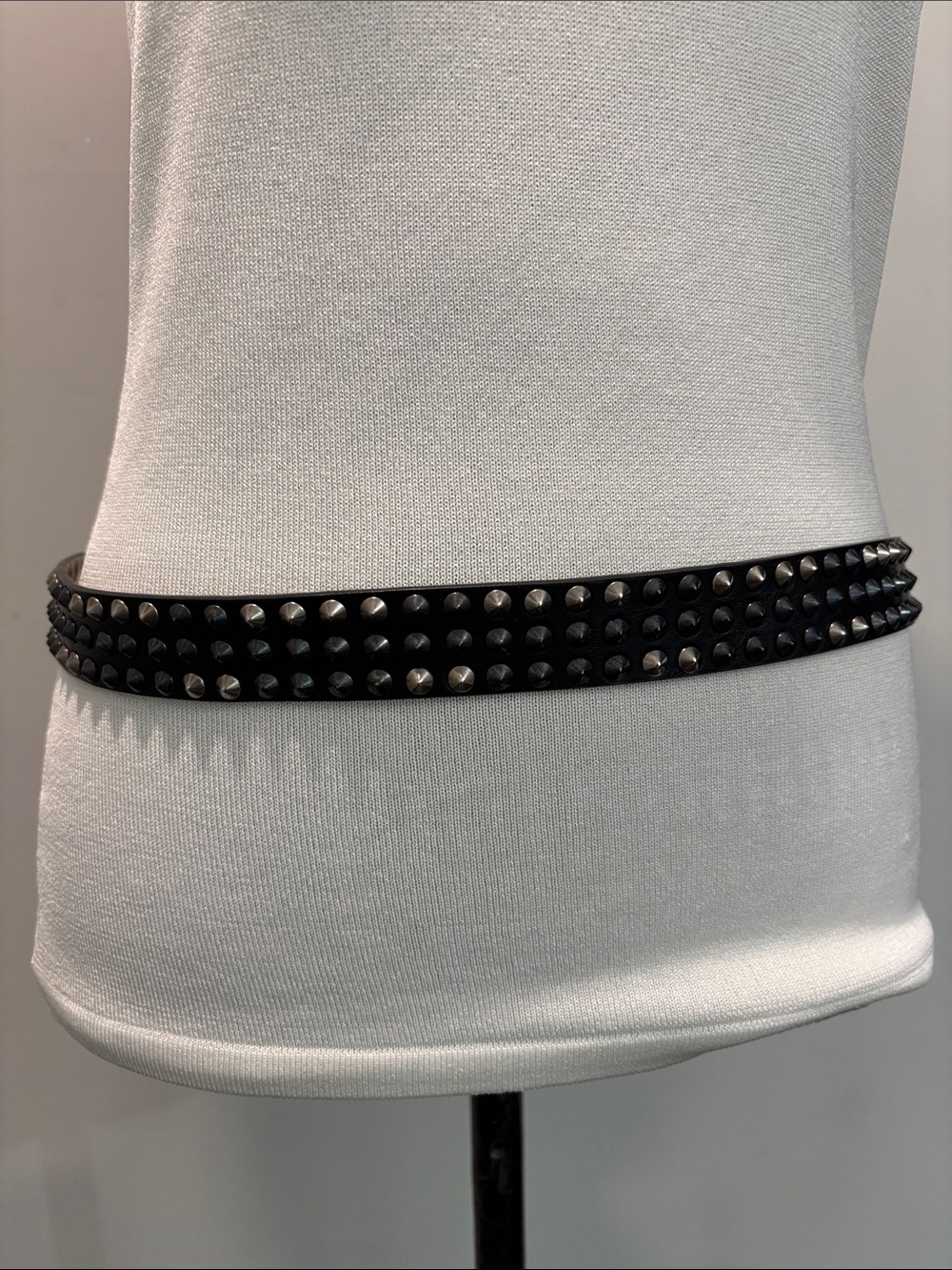 Black Leather Studded Belt Silver Buckle Punk Grunge 44" - Picture 2 of 15